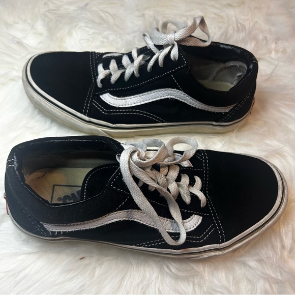 Vans - Picture 1 of 6